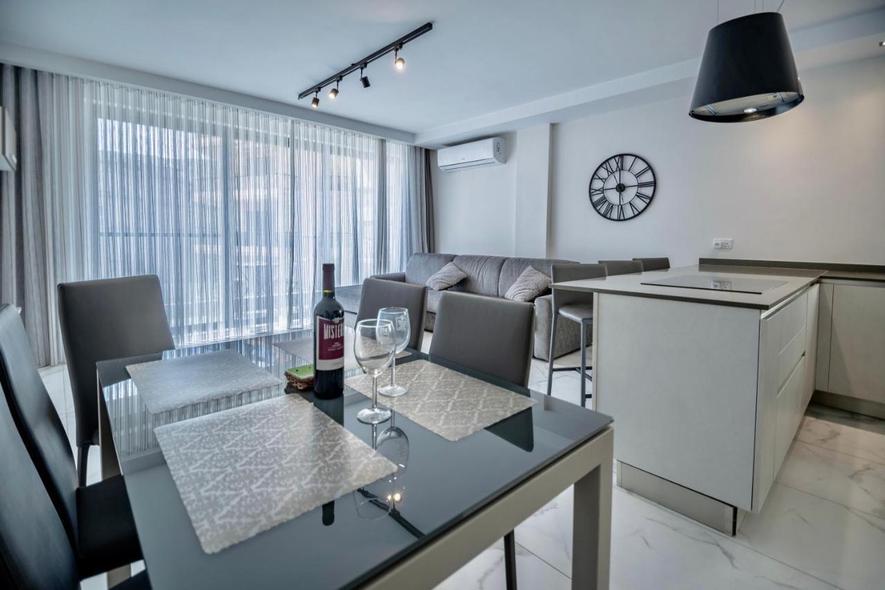 Seaside Luxury Apartment Сент-Полс-Бей Экстерьер фото